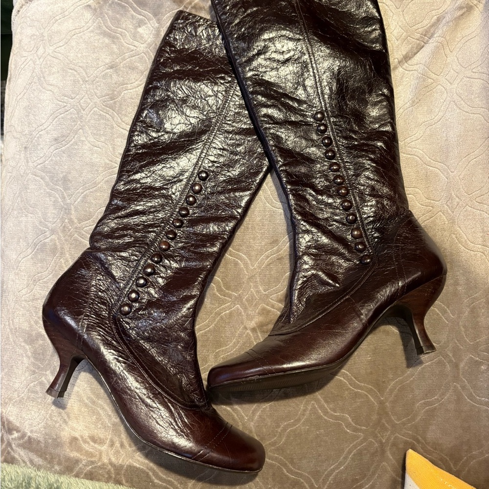 Chic Dark Brown Heeled Boots